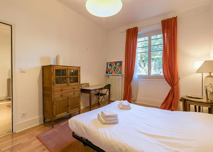 Le Chaussier, En Plein Centre De * Dijon